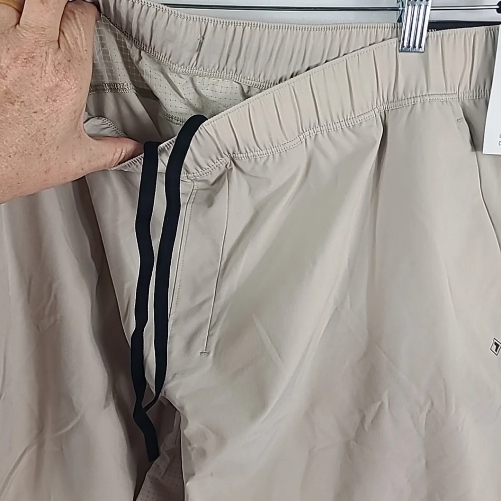 NEW Abercrombie & Fitch Men's YPB MotionTEK Ready Shorts 6” Tan Size XXL Unlined